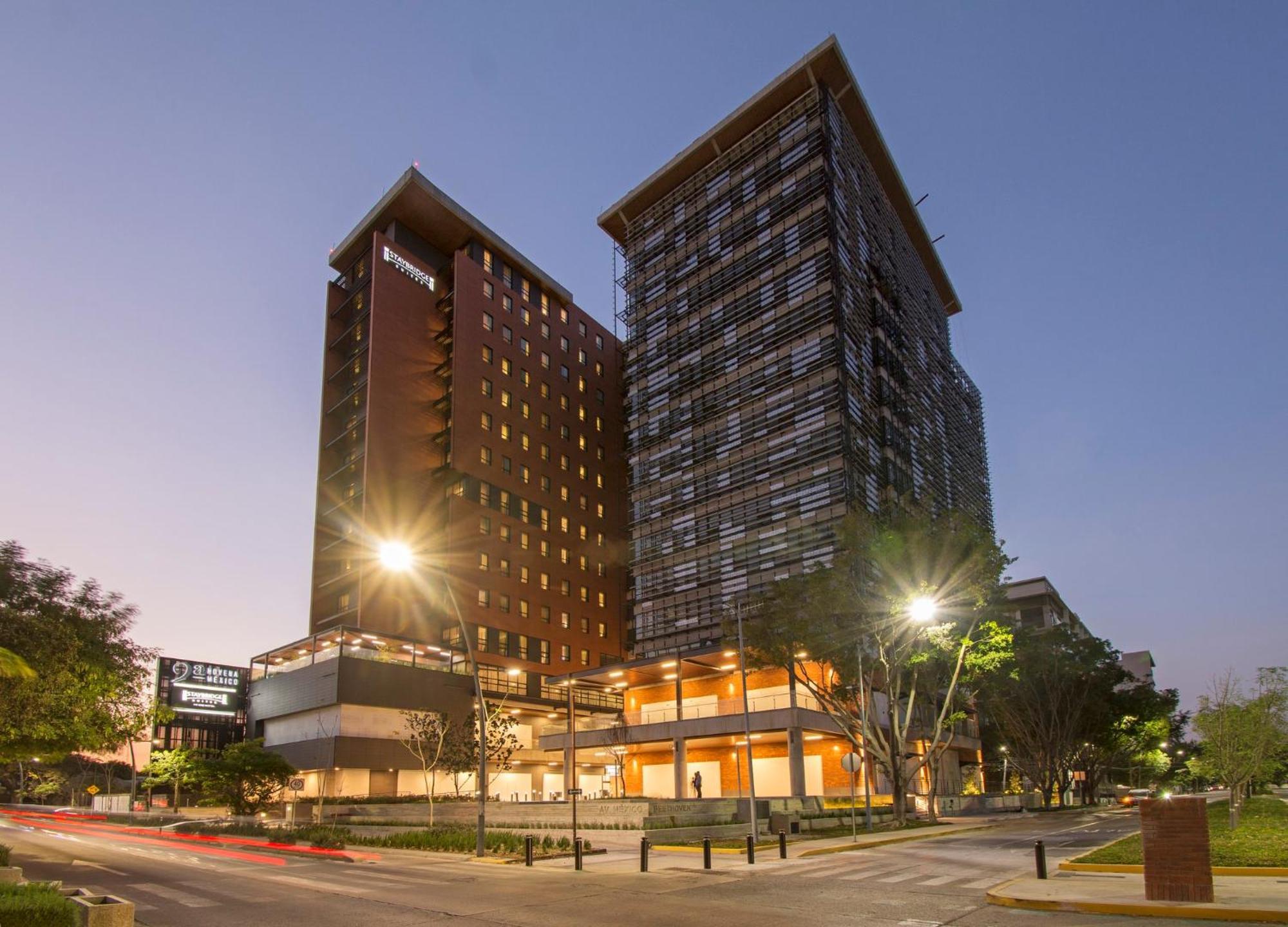 Staybridge Suites - Guadalajara Novena By Ihg Zewnętrze zdjęcie