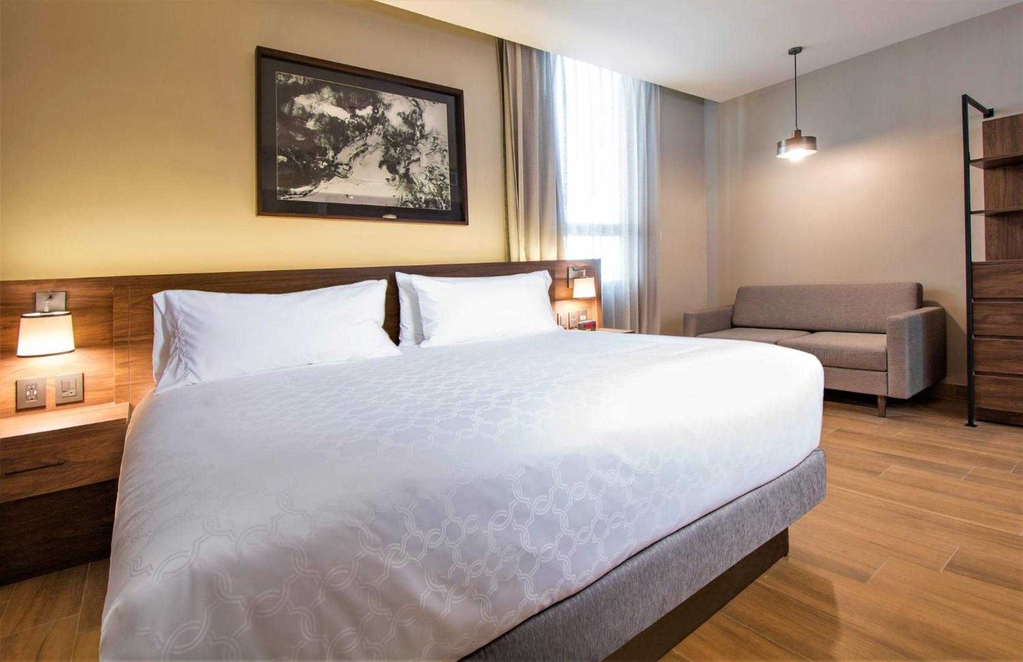 Staybridge Suites - Guadalajara Novena By Ihg Zewnętrze zdjęcie