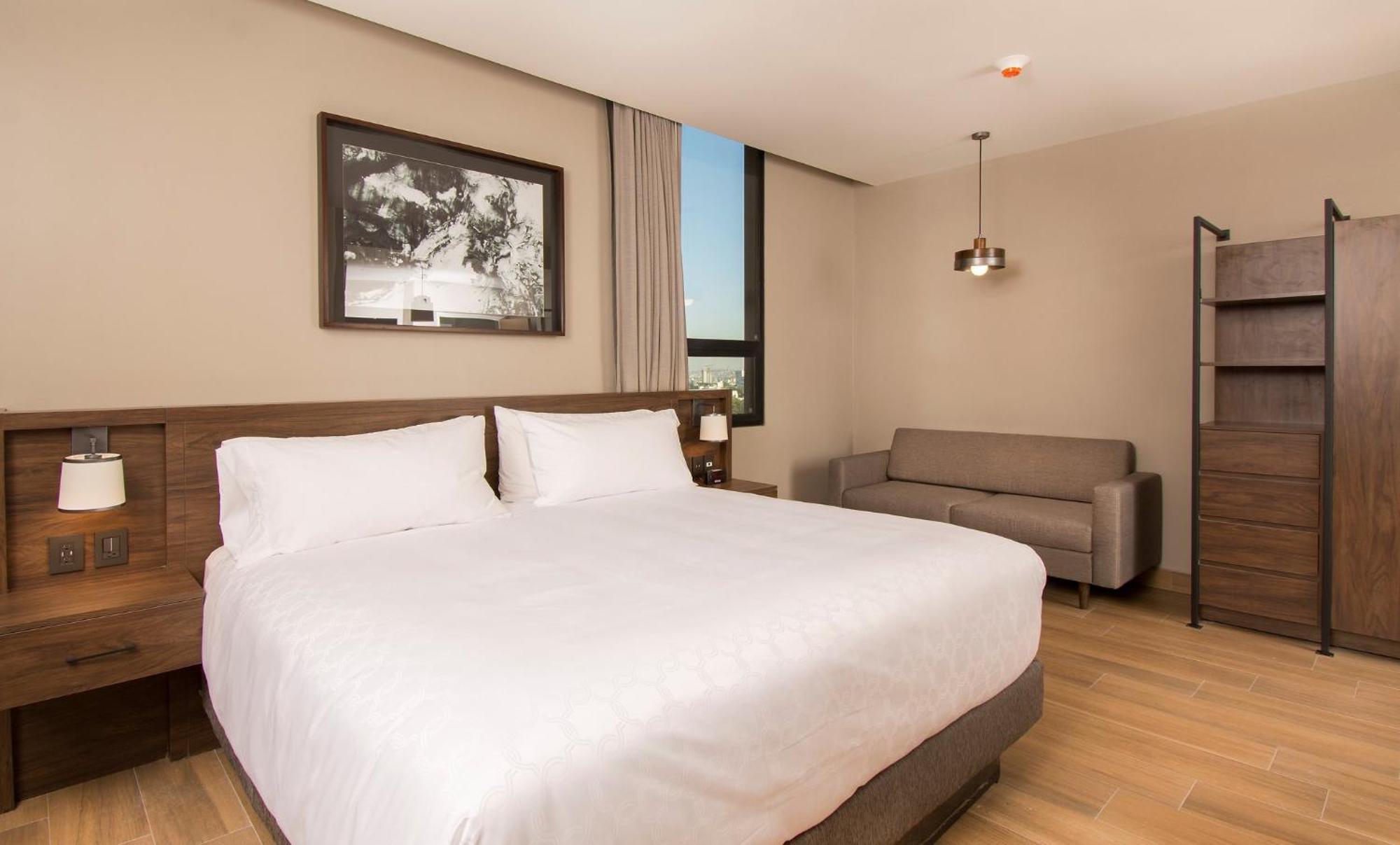 Staybridge Suites - Guadalajara Novena By Ihg Zewnętrze zdjęcie