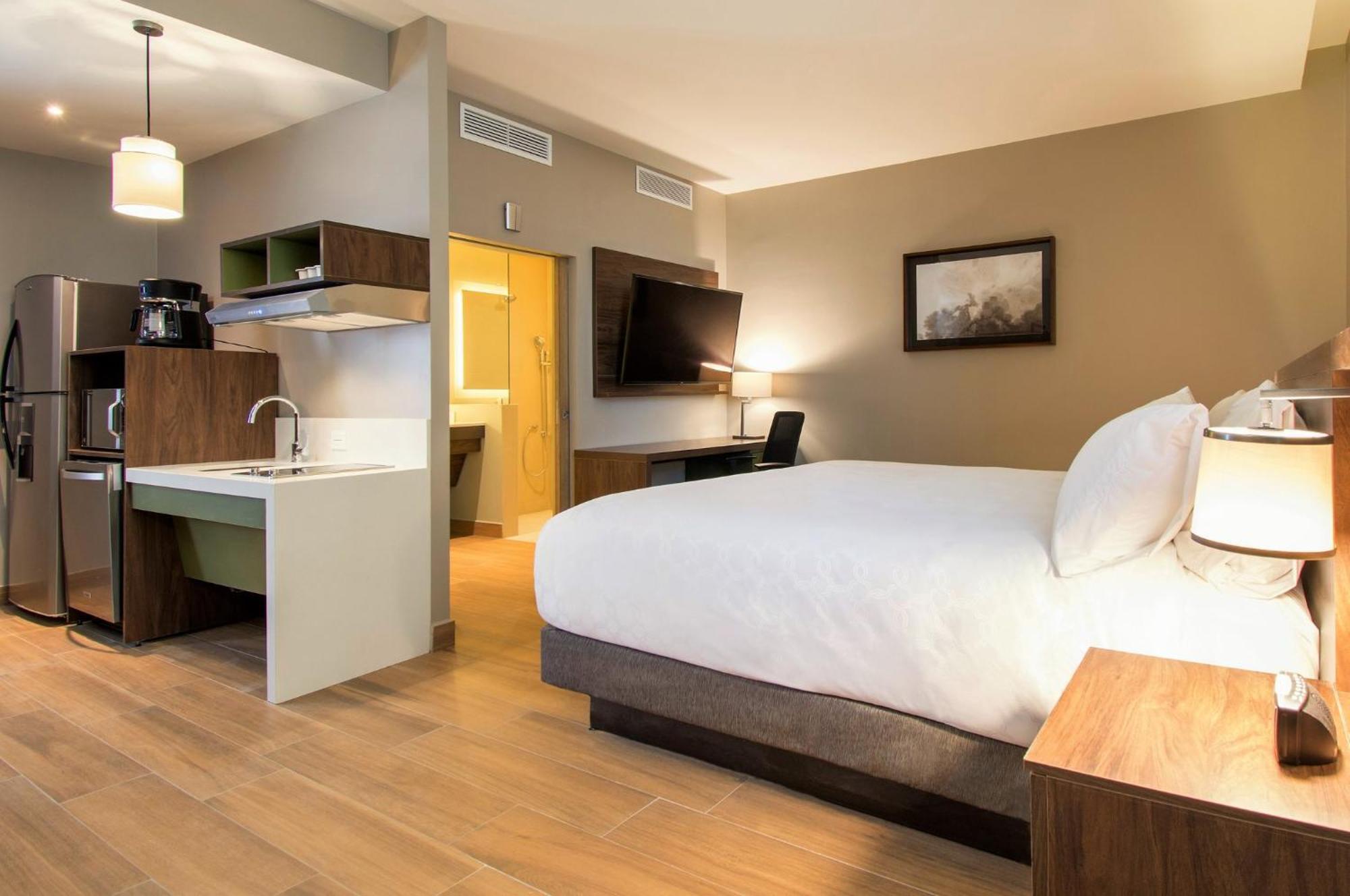 Staybridge Suites - Guadalajara Novena By Ihg Zewnętrze zdjęcie