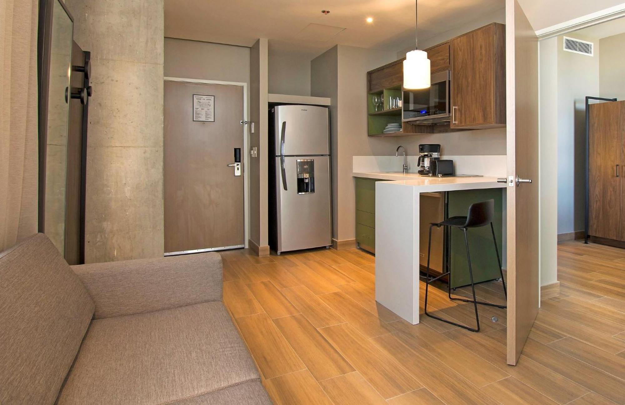 Staybridge Suites - Guadalajara Novena By Ihg Zewnętrze zdjęcie