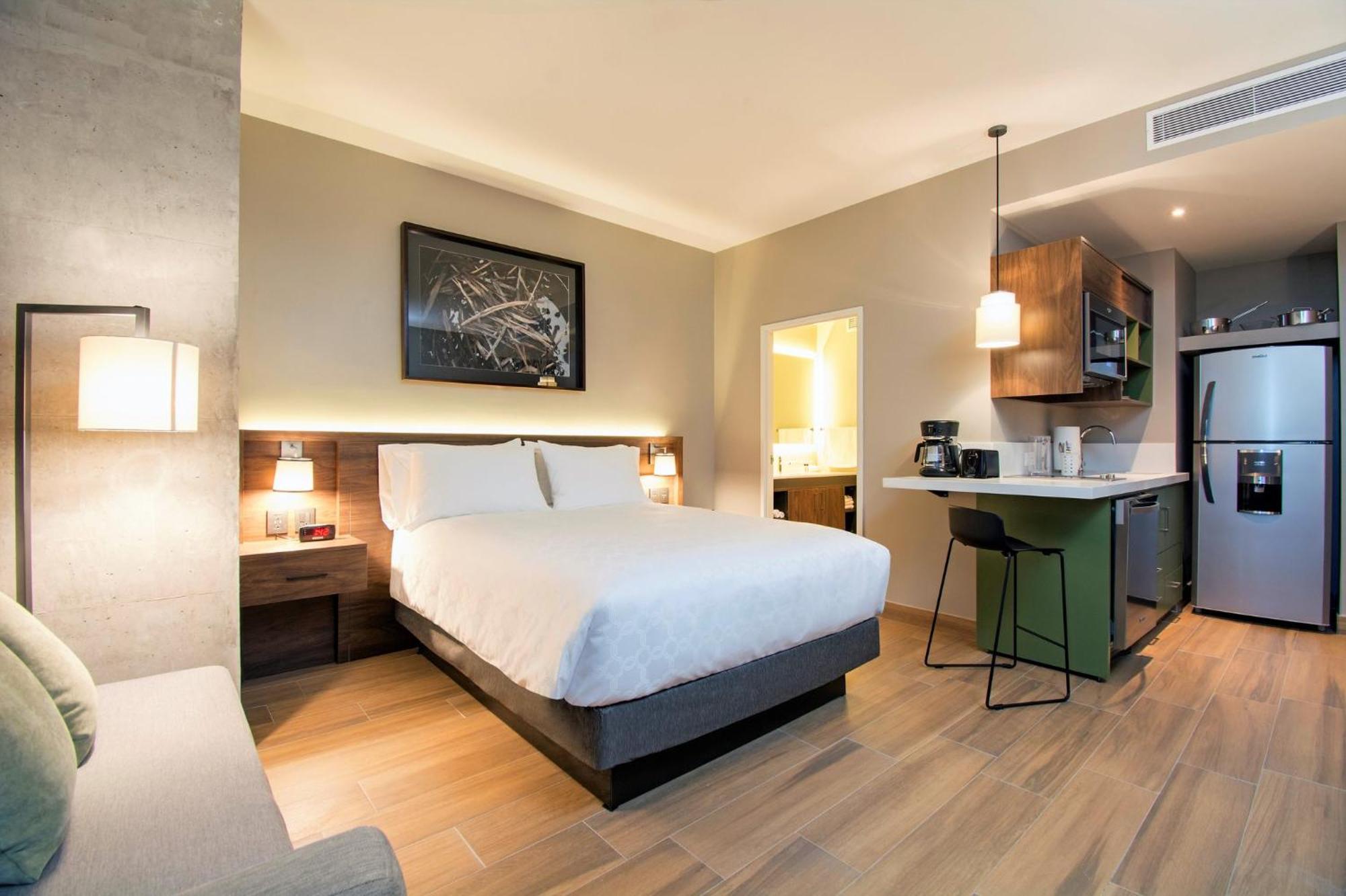 Staybridge Suites - Guadalajara Novena By Ihg Zewnętrze zdjęcie