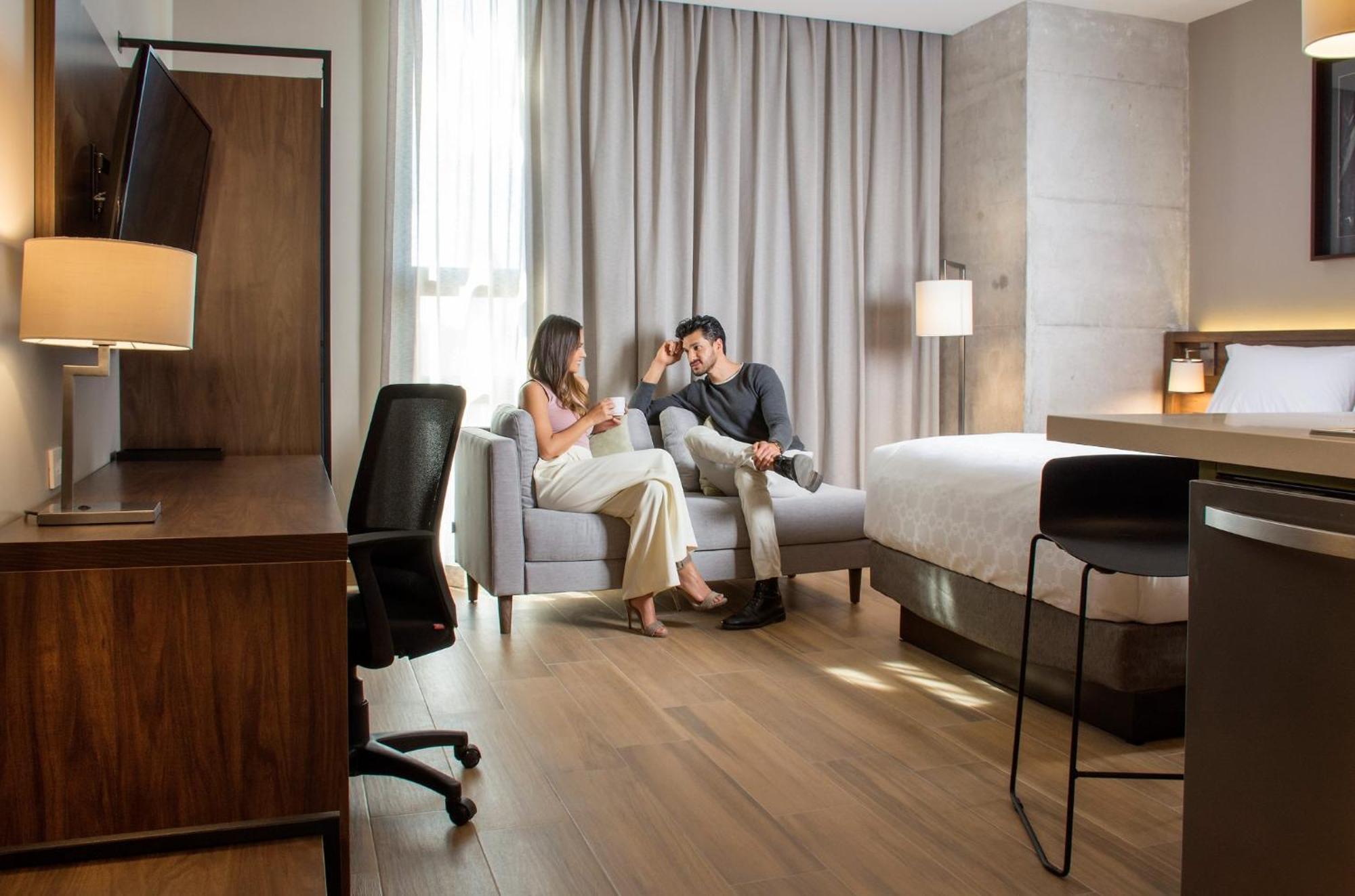 Staybridge Suites - Guadalajara Novena By Ihg Zewnętrze zdjęcie