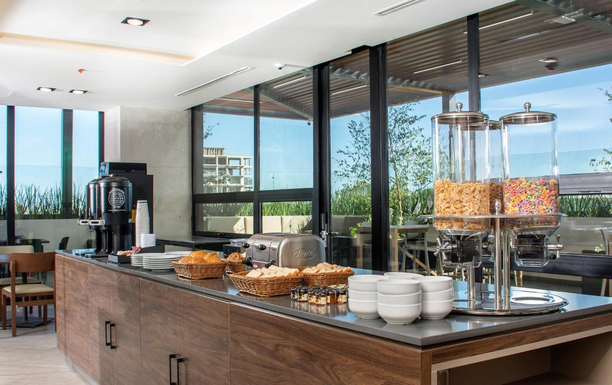Staybridge Suites - Guadalajara Novena By Ihg Zewnętrze zdjęcie