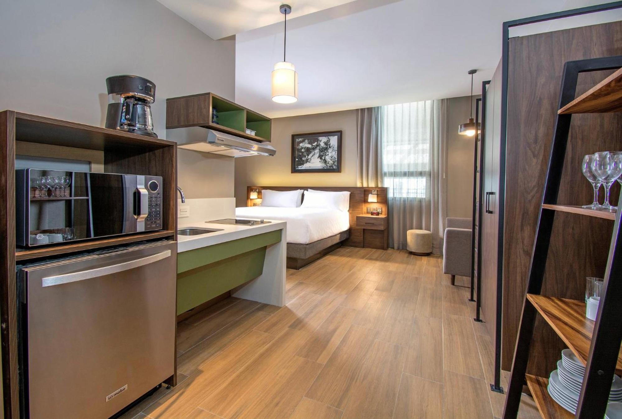 Staybridge Suites - Guadalajara Novena By Ihg Zewnętrze zdjęcie