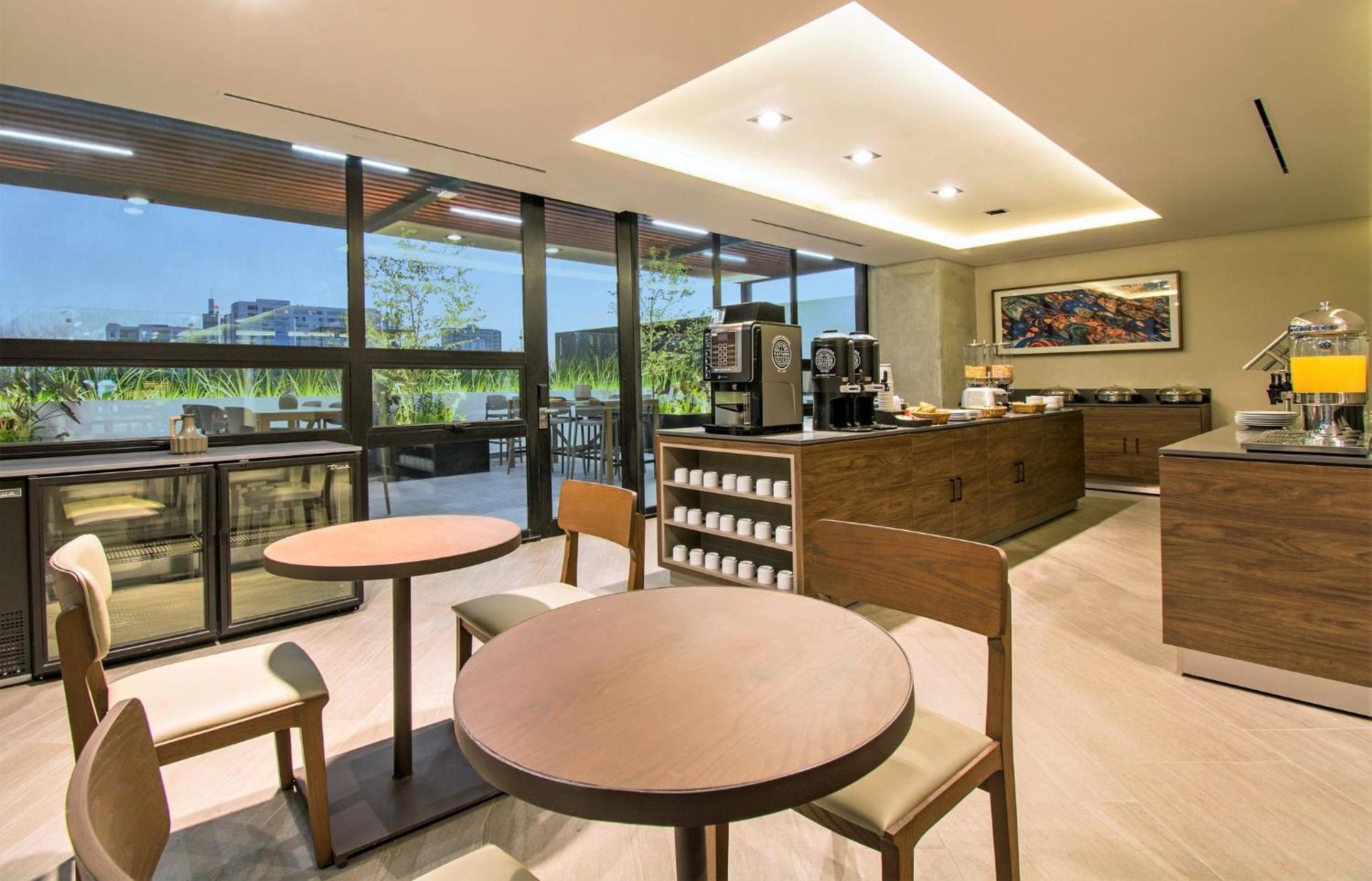 Staybridge Suites - Guadalajara Novena By Ihg Zewnętrze zdjęcie