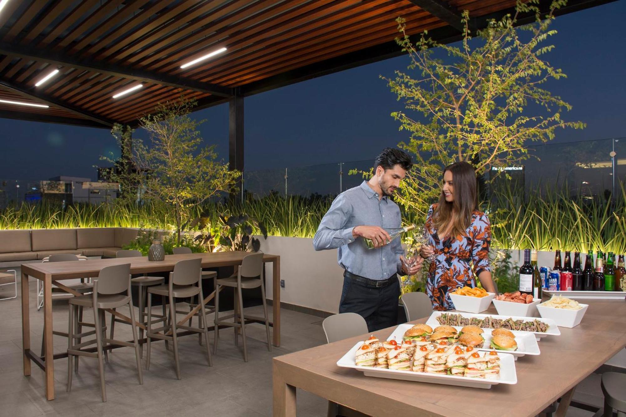Staybridge Suites - Guadalajara Novena By Ihg Zewnętrze zdjęcie