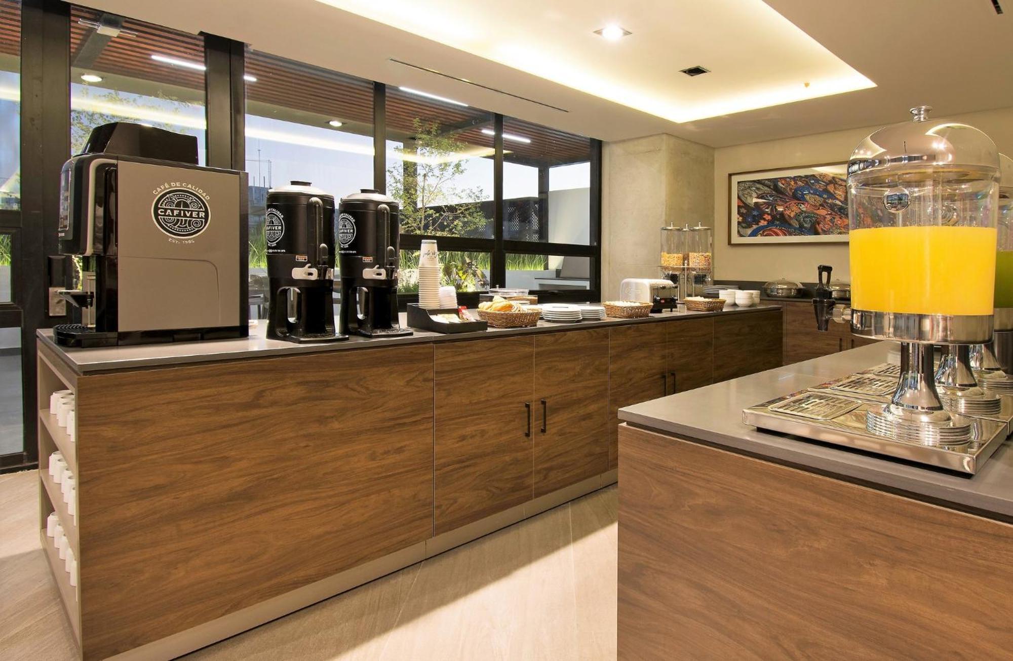 Staybridge Suites - Guadalajara Novena By Ihg Zewnętrze zdjęcie