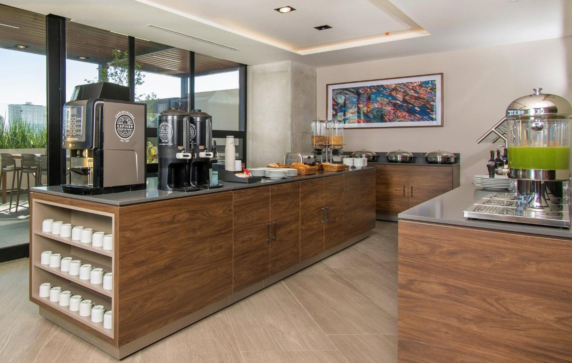 Staybridge Suites - Guadalajara Novena By Ihg Zewnętrze zdjęcie